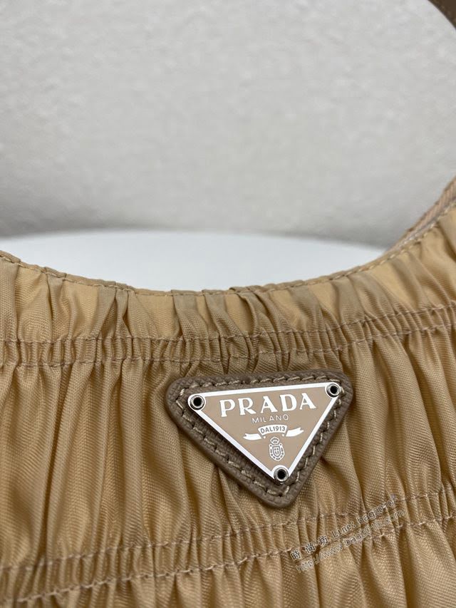 prada女包 普拉達2020專櫃最新款 1NE204 Prada nylon 皺褶Hobo手拎包 Prada復古風腋下包  pyd2301